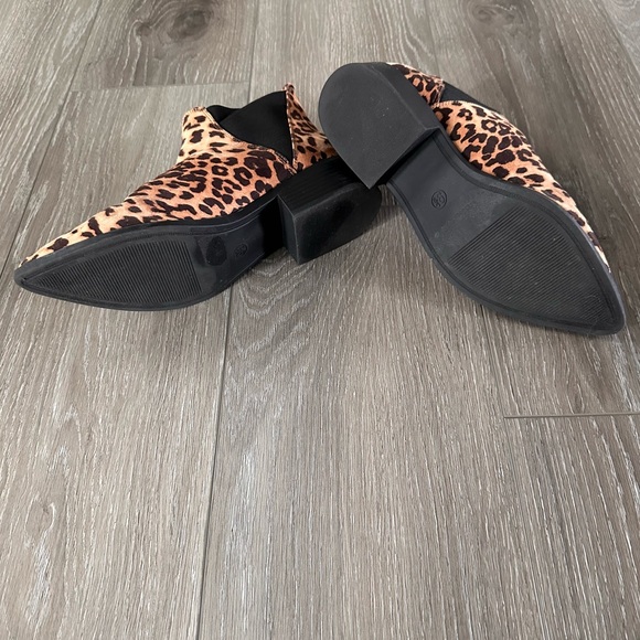 Pointed Cheetah Booties - Picture 5 of 5
